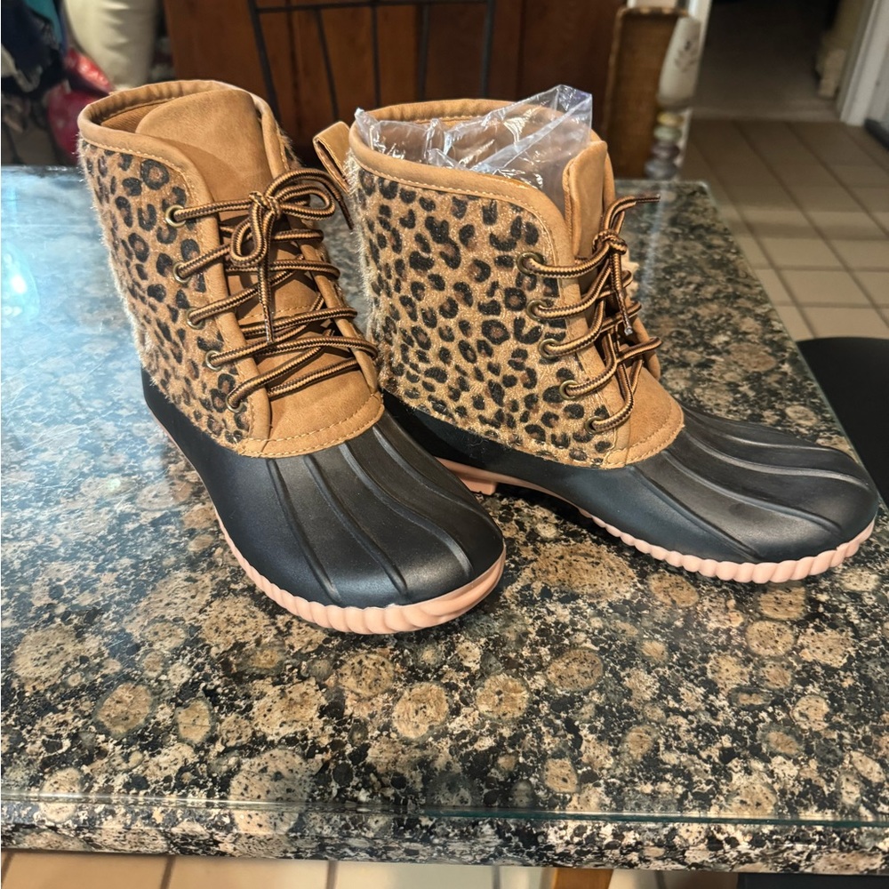Brand New - Comfty Marley Lilly Boots With Leopard Print